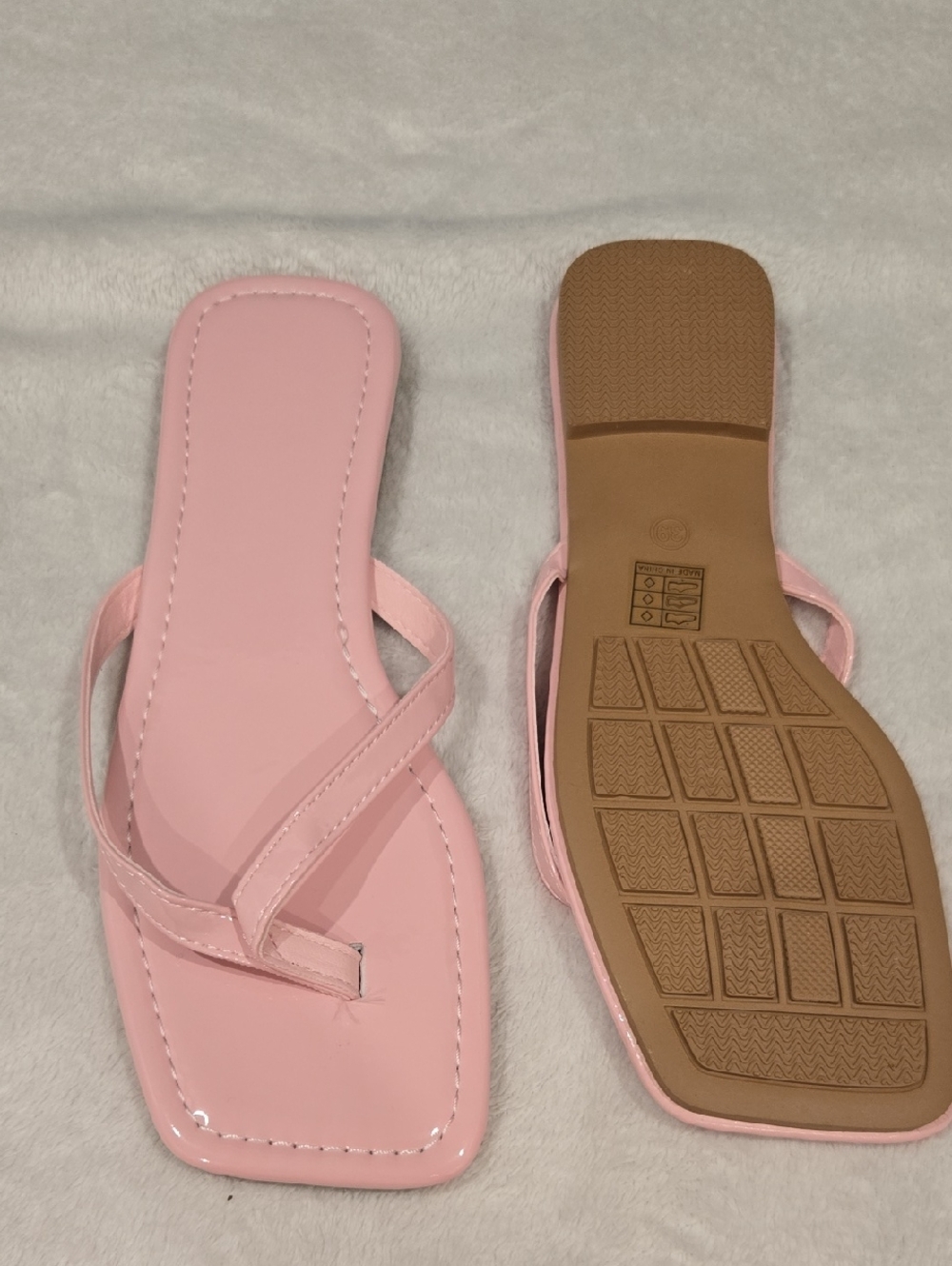 *BRAND NEW Women’s Light Pink Square-Toe Thong Sandals